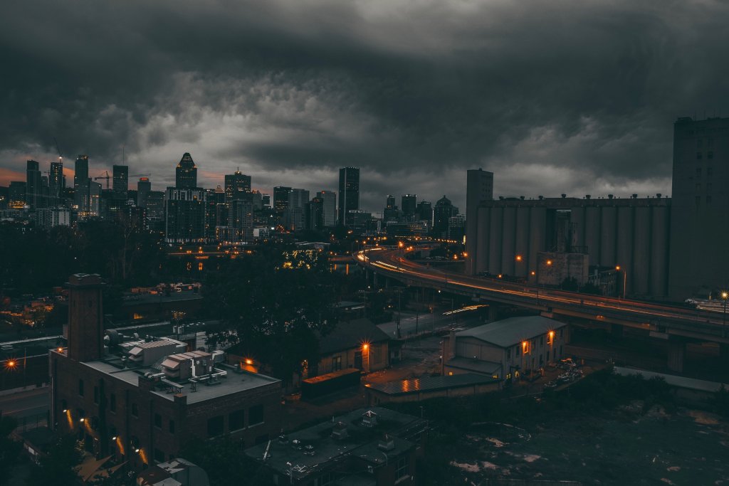 5229316-thunder-moody-metropolitan-architecture-building-city-night-skyscraper-downtown-cloud-montreal-gloom-office-tall-structure-storm-dark-grey-cloudy-urban-free-images