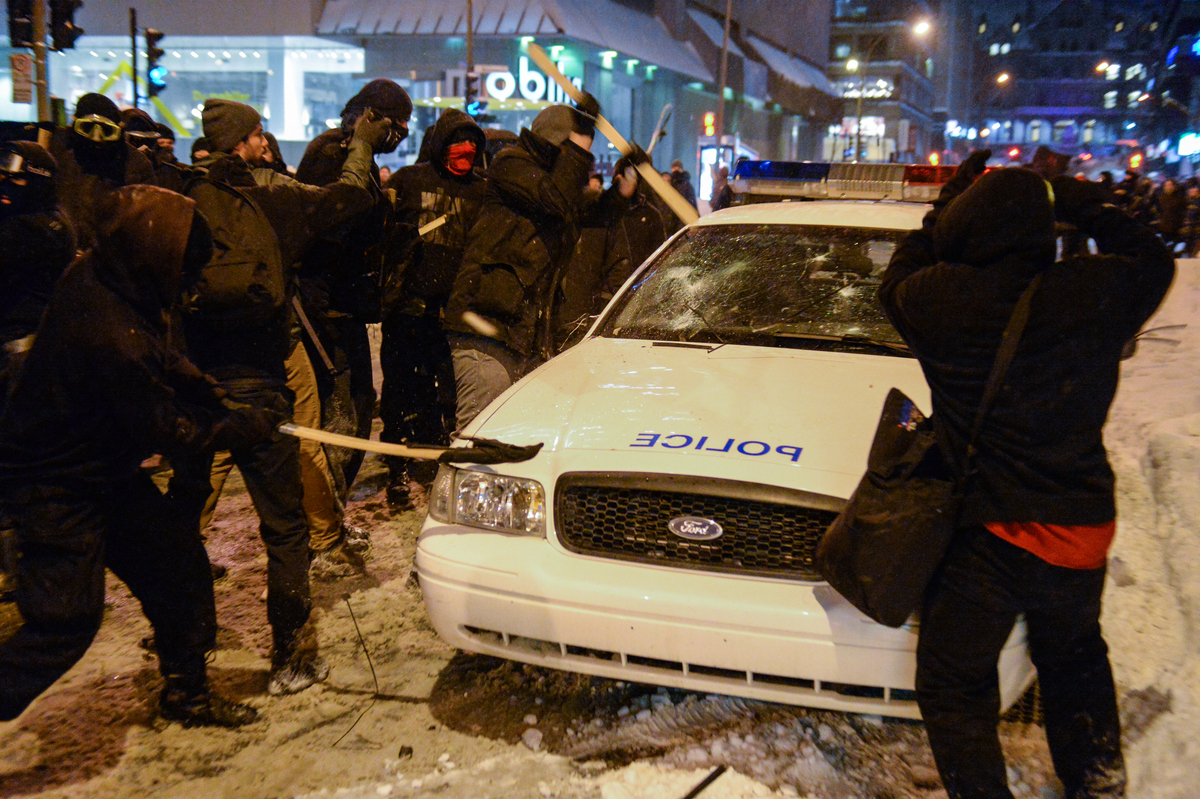 Le 15 mars à Montréal : c'est pas la neige qui va nous empêcher, d'attaquer les policiers