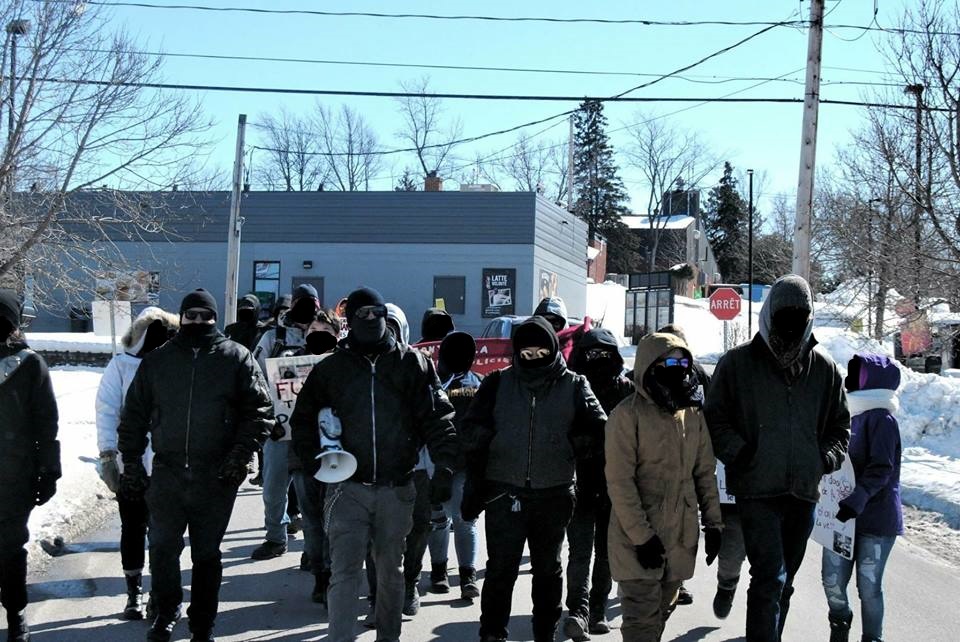 Manifestation contre la police à Maniwaki