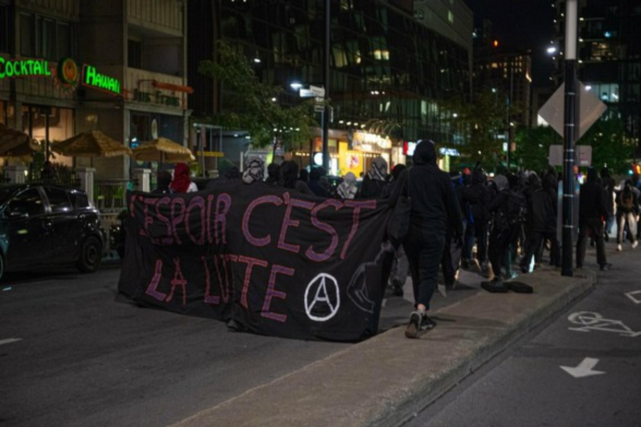 Une manifestation en solidarité avec Gaza fracasse des dizaines de vitrines et lance des cocktails molotov vers la police