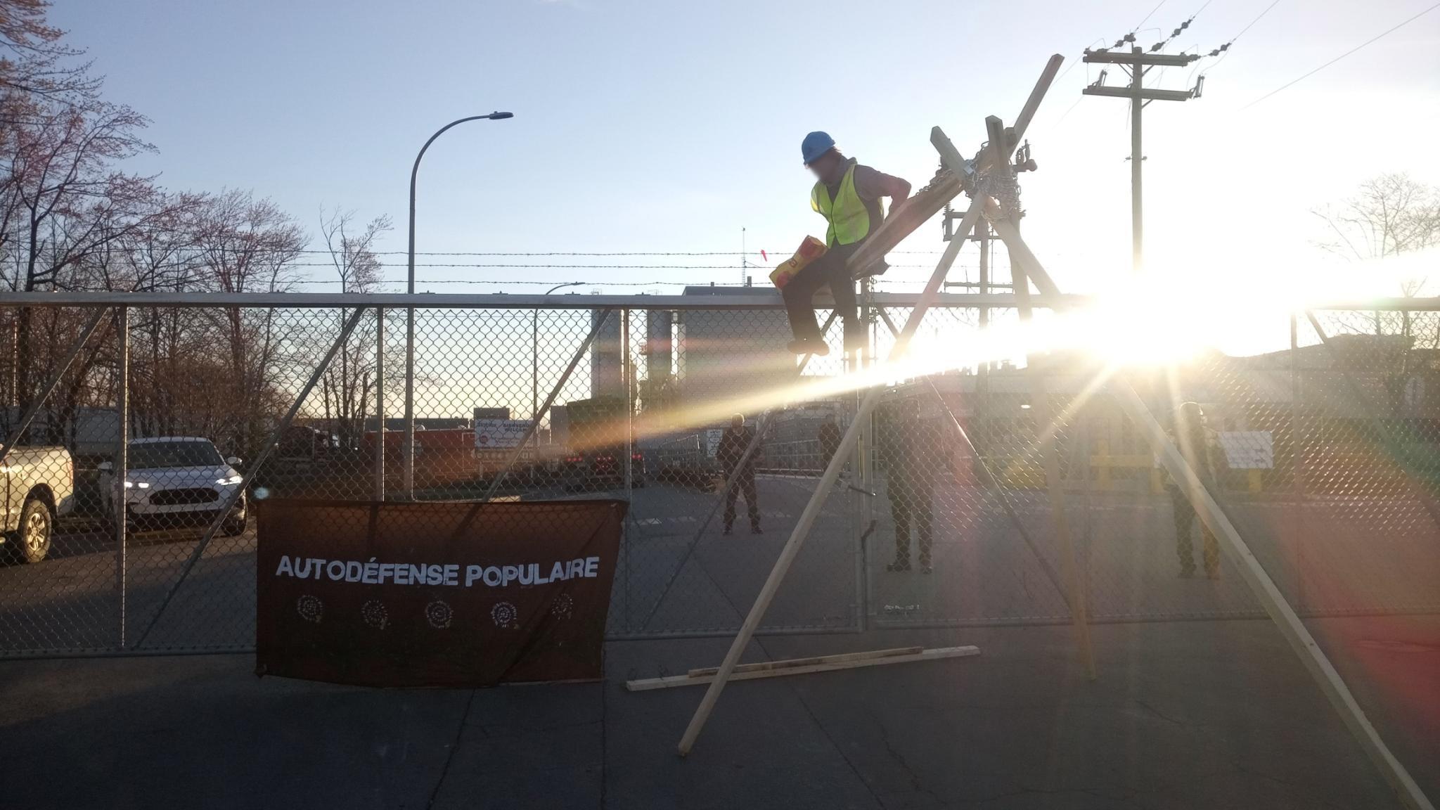 Blocage de Stablex. Nous ne laisserons pas des déchets de la société comme François Legault détruire le vivant. Le 1er mai 2025 à Blainville.