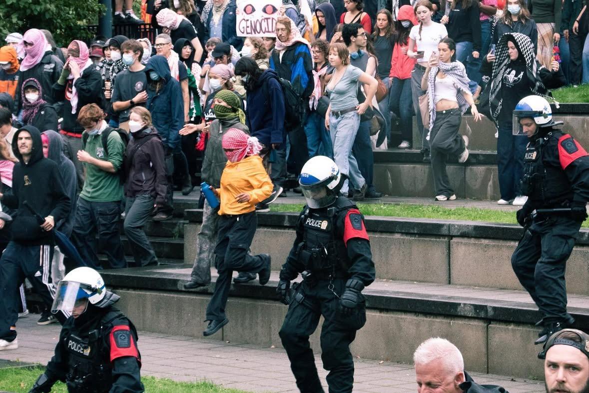Fuck la répression, les vitres de Concordia cassées